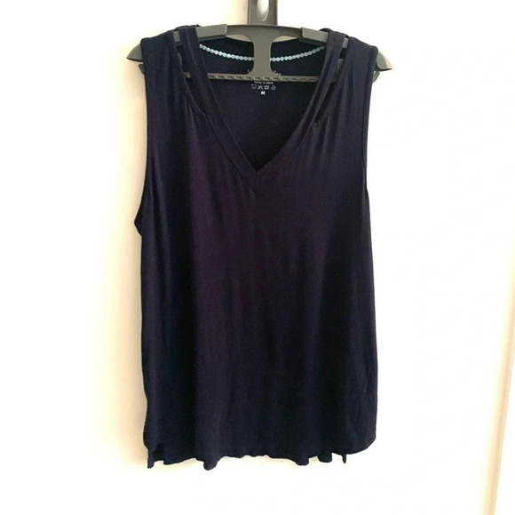 Navy Women’s Relaxed Sleeveless V-Neck Top Sz M Blouse Stretch Casual Tank - Picture 2 of 6